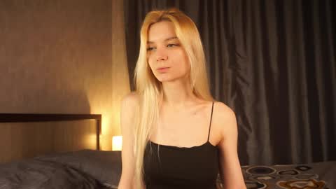 Snapshot of cassie130505 chatting on 01.10.25 Cassie online show from 01.10.25