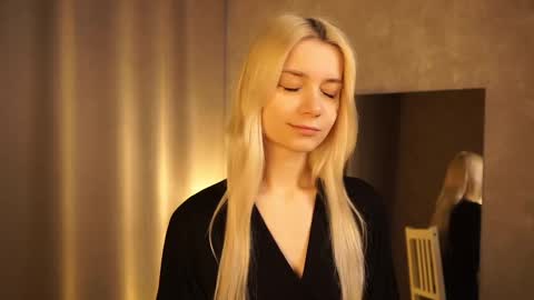 Snapshot of cassie130505 chatting on 03.04.25 Cassie online show from 03.04.25