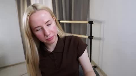 Snapshot of cassie_kelman chatting on 11.03.25 Cassie online show from 11.03.25