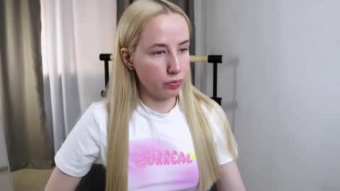 Snapshot of cassie_kelman chatting on 11.08.25 Cassie online show from 11.08.25