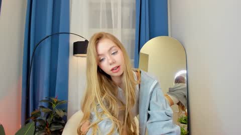 Hello my name is Cassie and my friend Nilo is also here online show from 12.21.24