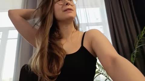 Snapshot of cassiecool chatting on 10.01.25 assie online show from 10.01.25