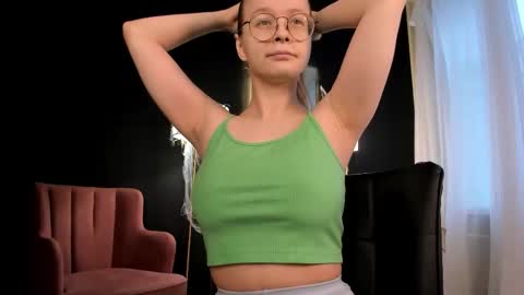 Snapshot of cassiecool chatting on 11.08.25 assie online show from 11.08.25