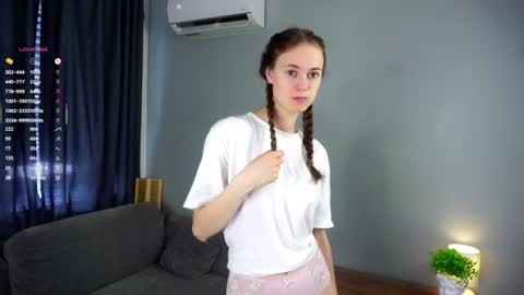 Snapshot of cassiehorridge chatting on 07.10.26 Alice online show from 07.10.26