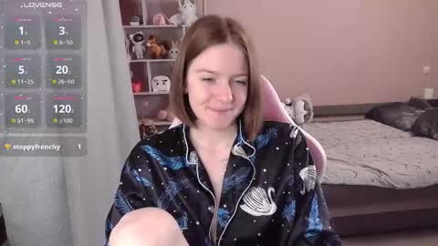 Snapshot of cassiejuice chatting on 11.04.25 Cassie online show from 11.04.25