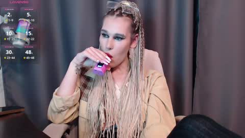 Snapshot of cassiemich chatting on 12.16.24 Cassie online show from 12.16.24