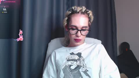 Snapshot of cassiemich chatting on 01.08.25 Cassie online show from 01.08.25