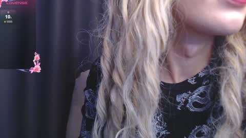 Snapshot of cassiemich chatting on 01.12.25 Cassie online show from 01.12.25