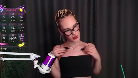 Snapshot of cassiemich chatting on 12.17.25 Cassie online show from 12.17.25