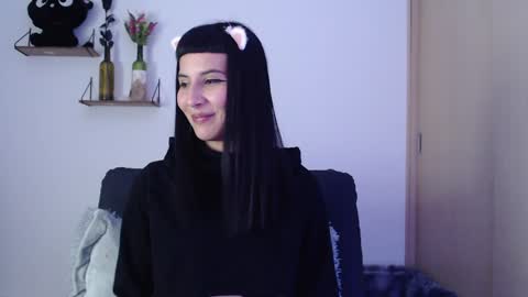 Snapshot of cat_black___ chatting on 01.05.25 cat online show from 01.05.25
