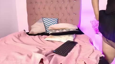 Snapshot of cat_wild chatting on 09.23.25 Marce online show from 09.23.25