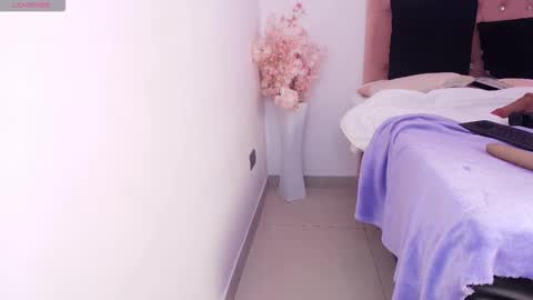 Snapshot of cat_wild chatting on 09.24.25 Marce online show from 09.24.25