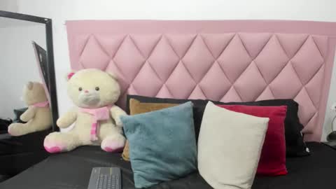 Snapshot of cata_gil1 chatting on 10.24.25 cata_gil1 online show from 10.24.25