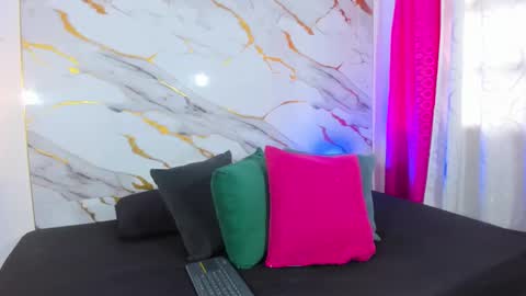 Snapshot of cata_gil1 chatting on 10.30.25 cata_gil1 online show from 10.30.25