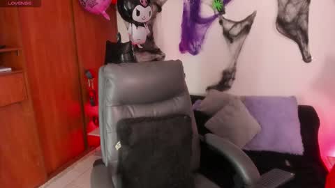 Cata green model independient online show from 10.29.25