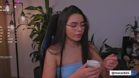 Snapshot of catalella_01 chatting on 01.18.25 MACARENA online show from 01.18.25