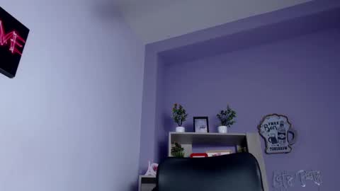 Snapshot of cataleya_brunethe chatting on 02.15.25 cataleya_brunethe online show from 02.15.25