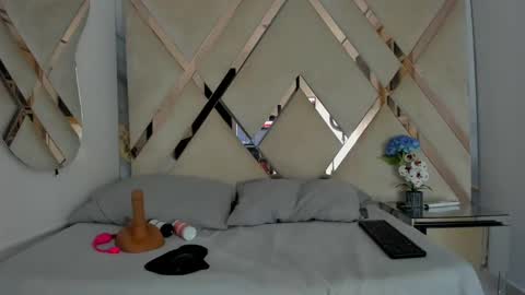 cataleyaxht online show from 10.15.25