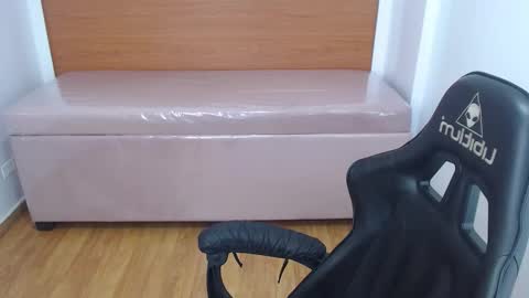 Snapshot of catalina25_t chatting on 10.13.25 catalina25_t online show from 10.13.25