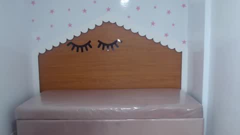 Snapshot of catalina25_t chatting on 10.22.25 catalina25_t online show from 10.22.25