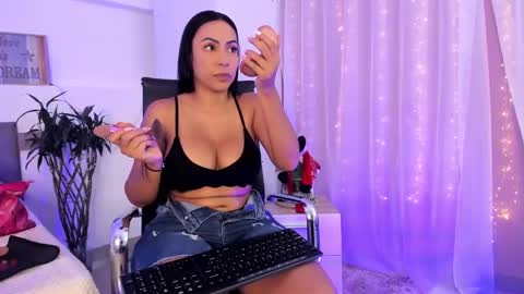Snapshot of catalinamuss_ chatting on 01.17.25 Catalina online show from 01.17.25