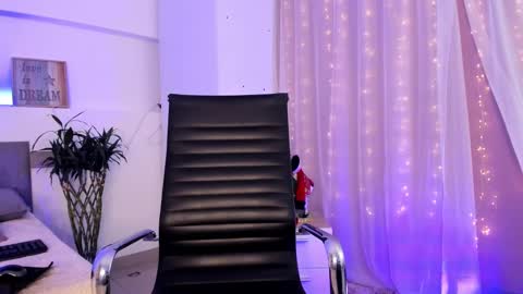 Snapshot of catalinamuss_ chatting on 01.30.25 Catalina online show from 01.30.25