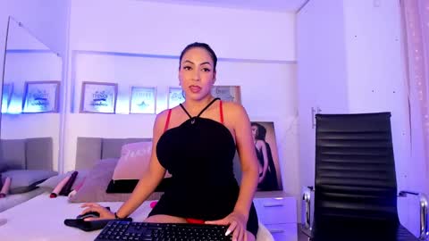 Snapshot of catalinamuss_ chatting on 02.12.25 Catalina online show from 02.12.25