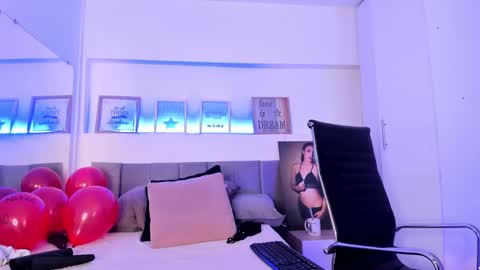 Snapshot of catalinamuss_ chatting on 02.18.25 Catalina online show from 02.18.25