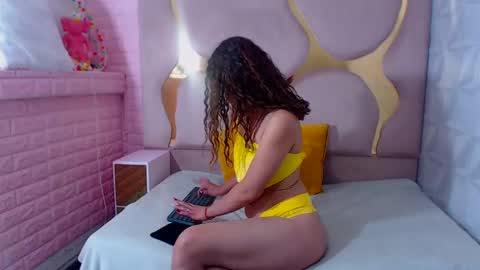 Snapshot of cathaleyahh chatting on 01.01.25 cathaleyahh online show from 01.01.25