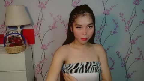 Snapshot of catherine_365 chatting on 10.03.25 catherine_365 online show from 10.03.25