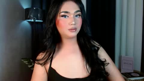 Snapshot of catherine_louise chatting on 11.09.25 cath online show from 11.09.25