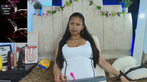 Snapshot of catherine_mature45 chatting on 11.19.25 Catherine online show from 11.19.25