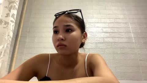Snapshot of catherinepirs chatting on 04.28.26 catherinepirs online show from 04.28.26