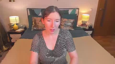 Catrin online show from 12.18.25