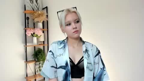 Mia online show from 06.25.26