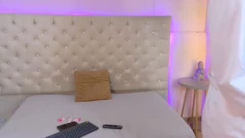 Snapshot of cathmellow_ chatting on 02.04.26 CATH online show from 02.04.26