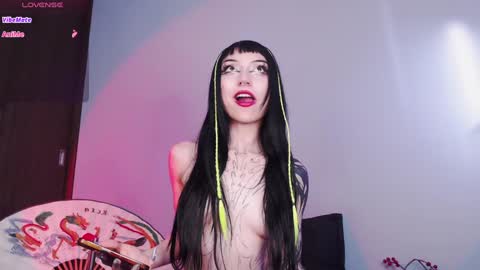 Snapshot of cati_petite chatting on 02.08.25 Cati help me reach my goal of 100 thumbs up again 3 online show from 02.08.25