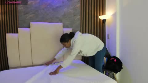 catiusca_reyes_03 online show from 04.16.26