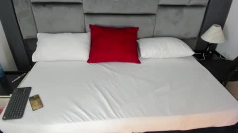 Catleya online show from 12.22.25