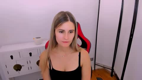 Snapshot of catringood chatting on 10.12.25 CatrinGood online show from 10.12.25