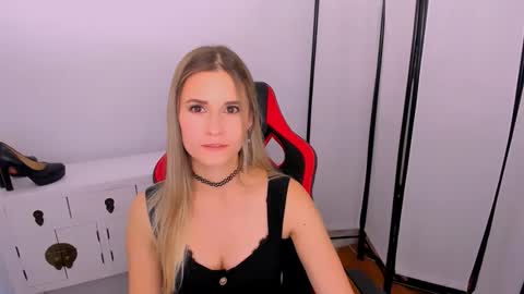 Snapshot of catringood chatting on 11.04.25 CatrinGood online show from 11.04.25