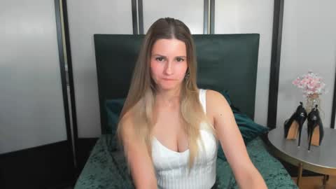 Snapshot of catringood chatting on 05.19.26 CatrinGood online show from 05.19.26