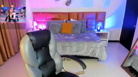 catti_brie_ online show from 10.29.25