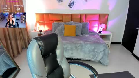 catti_brie_ online show from 10.30.25