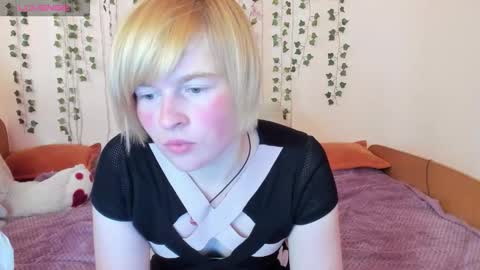 Snapshot of cattie_w_ chatting on 10.24.25 cattie_w_ online show from 10.24.25