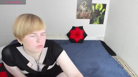 Snapshot of cattie_w_ chatting on 11.08.25 cattie_w_ online show from 11.08.25