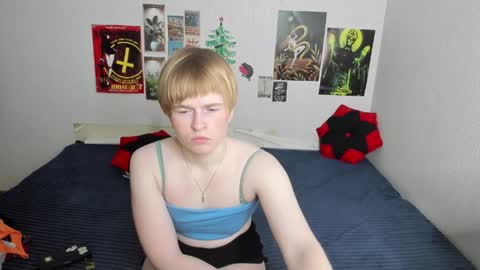 cattie_w_ online show from 04.04.26