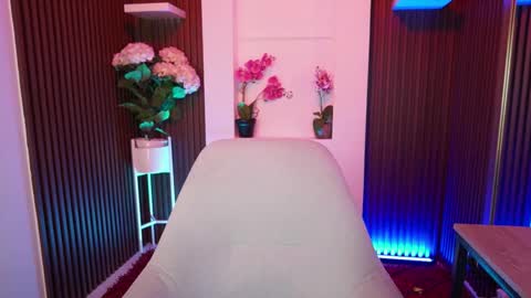 Snapshot of cattleyascaly chatting on 09.24.25 cattleyascaly online show from 09.24.25