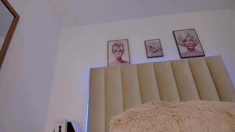 catvalentinee_ online show from 10.31.25