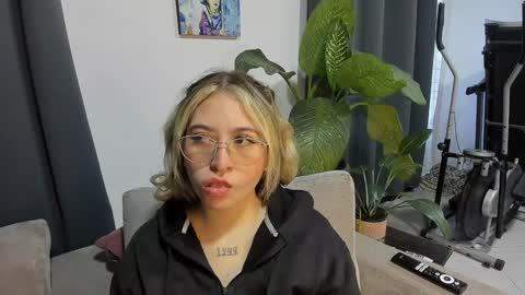 ccuteass online show from 12.04.24